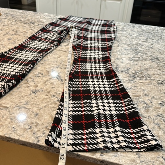 Almost Famous | Houndstooth Stretch Jumpsuit in Black White Red Size Medium - Picture 8 of 12